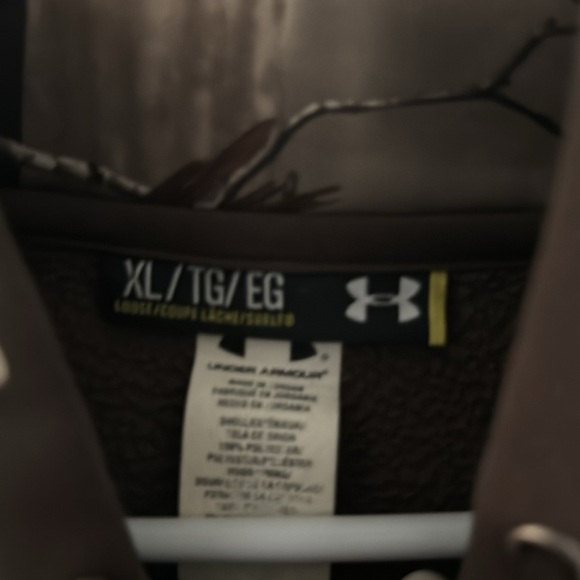 Under armour hoodie. Used but in good condition. Size XL - Picture 3 of 3